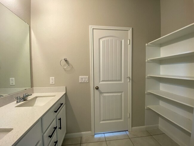 Building Photo - Wonderful 2 story, 3 bedroom home in South East Austin!