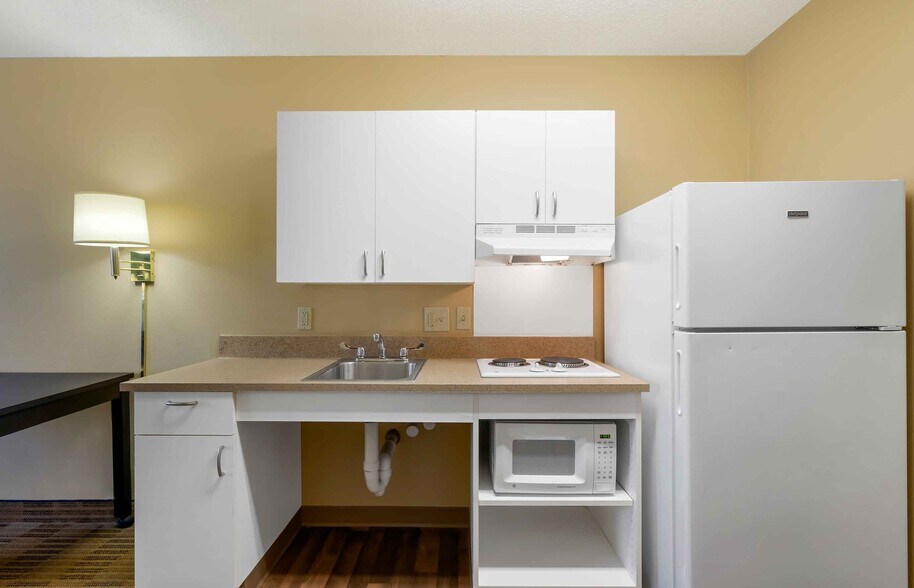 Building Photo - Furnished Studio-Tampa - Airport - Spruce Street