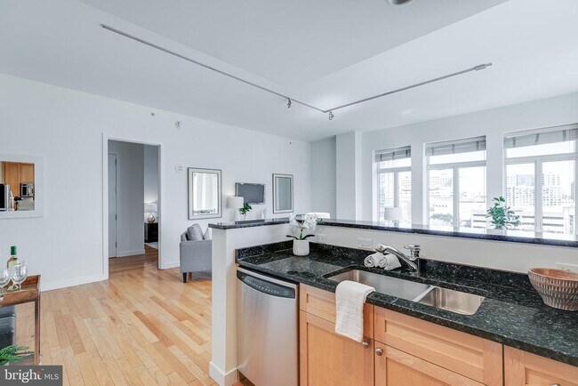 Building Photo - 1900 Hamilton St