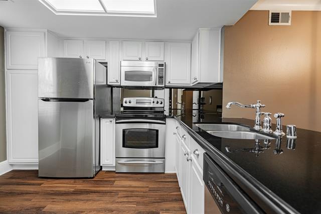 Building Photo - 7809 Meadow Park Dr