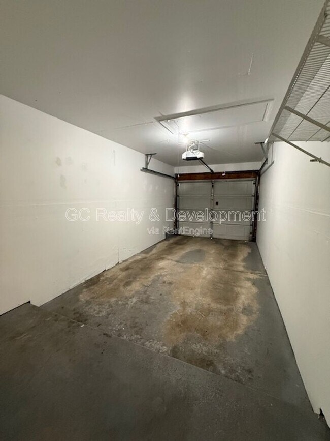 Building Photo - 2131 Aberdeen Ct