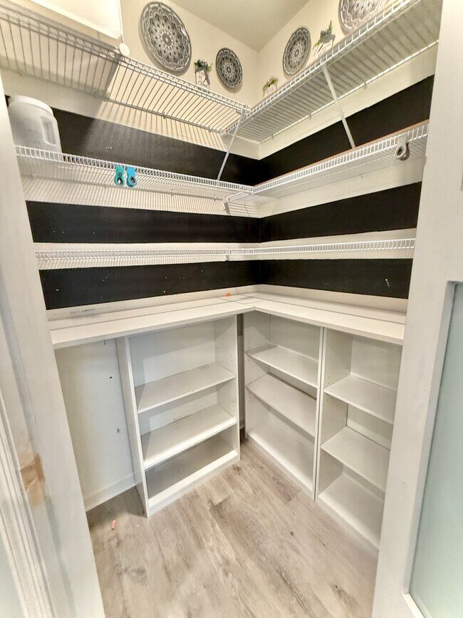 Building Photo - Spacious Home in Crystal Bay offering 4 bedrooms with upgrades throughout