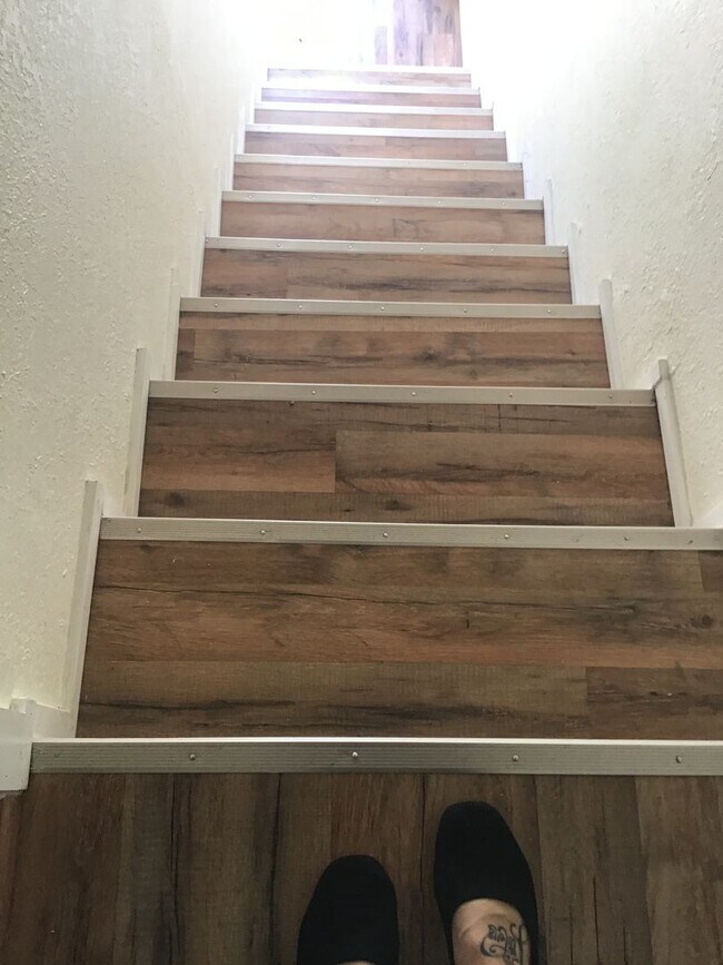 Building Photo - Townhouse Available