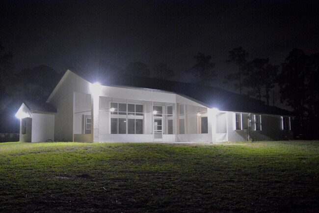 Building Photo - 16105 Temple Blvd