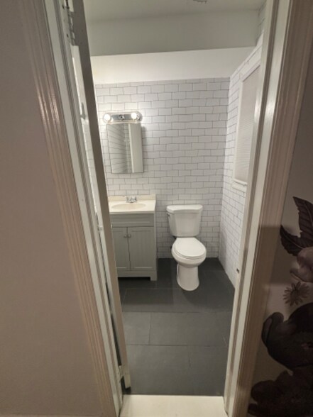 Building Photo - 587 Darlington Ave