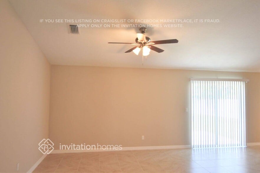 Building Photo - 2261 SE Heathwood Cir