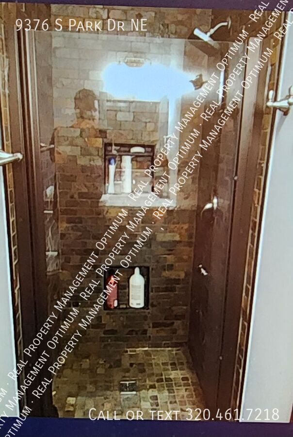 Building Photo - 9376 S Park Dr NE