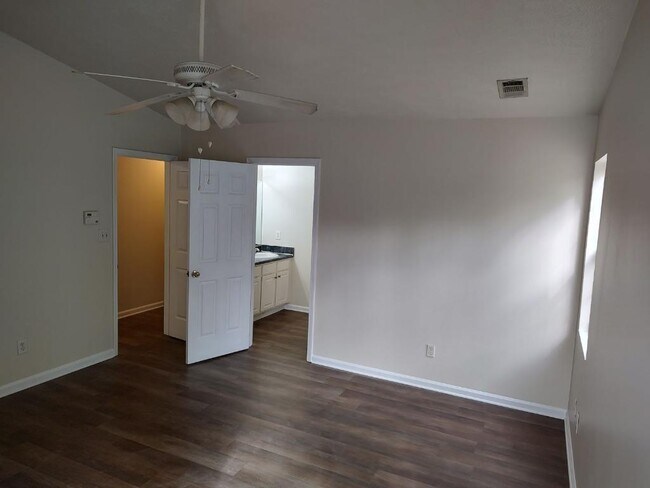 Building Photo - 4957 N Redan Cir