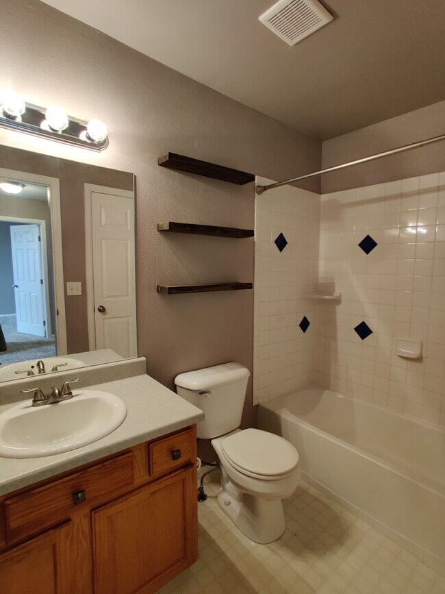 Building Photo - 4 Bedroom Updated Home in Fountain!