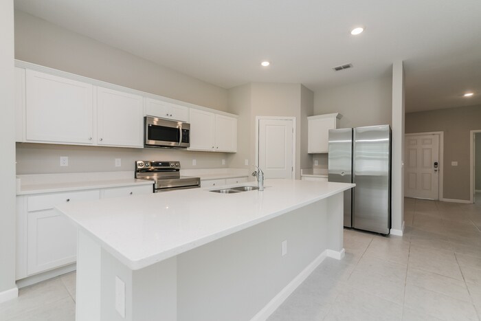 Building Photo - 348 Kenilworth Dr