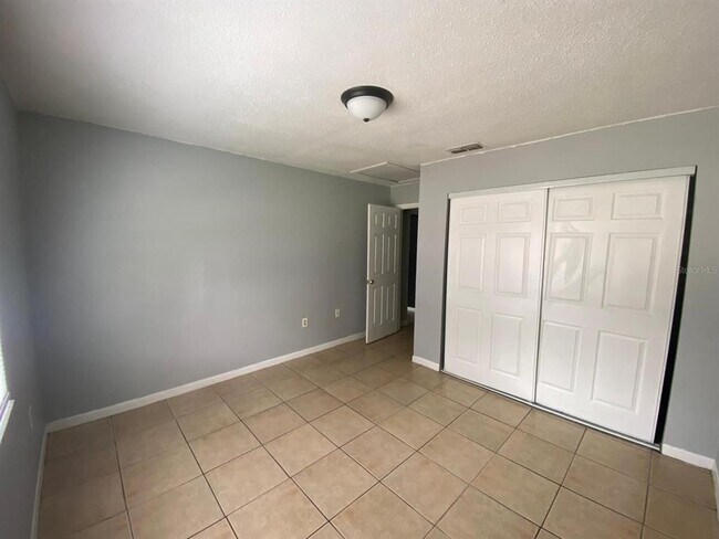 Building Photo - 705 Pineville Ln