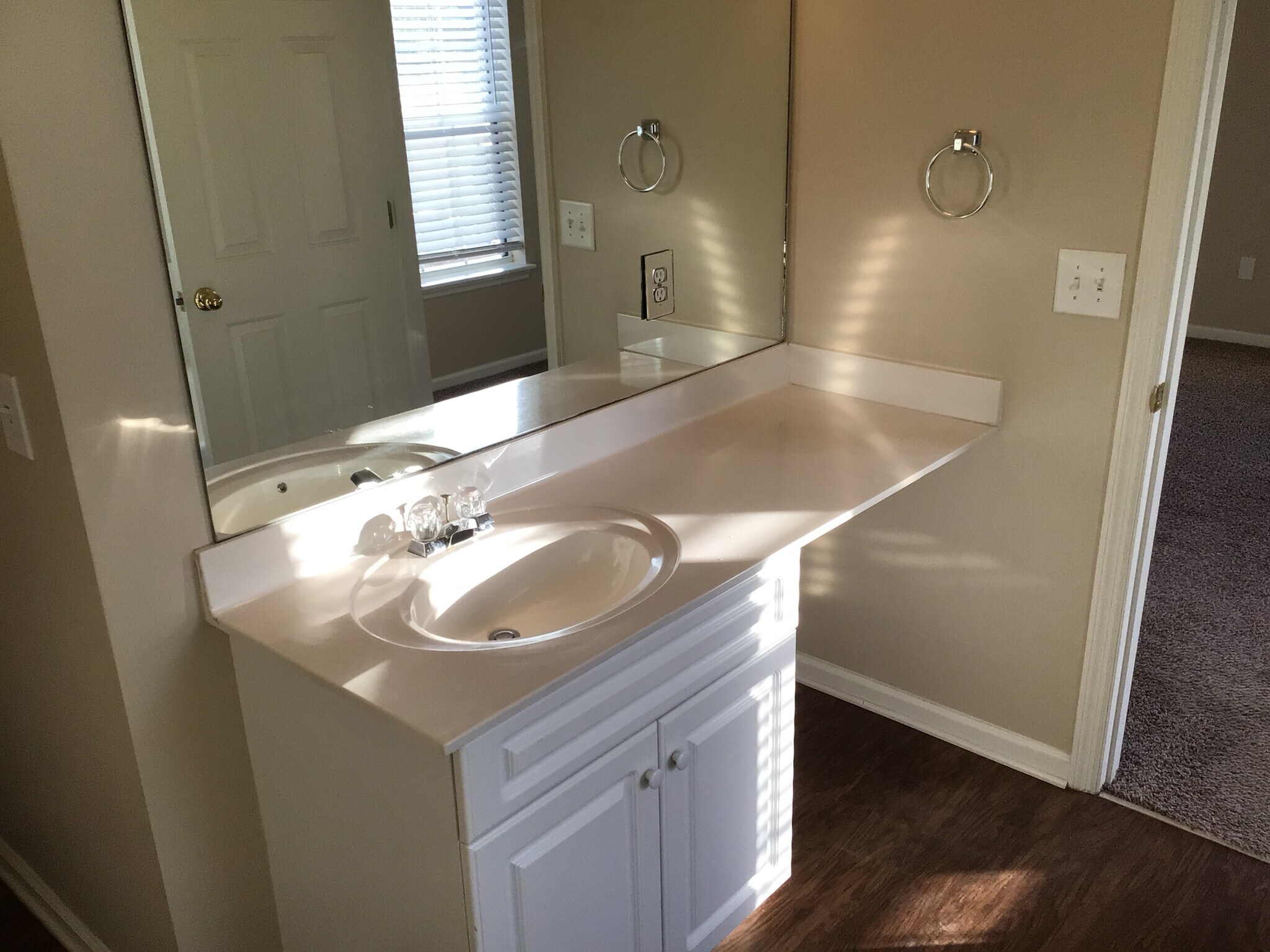 Building Photo - 103 Lakewood Dr