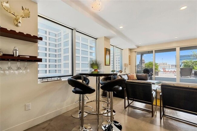 Building Photo - 800 Brazos St