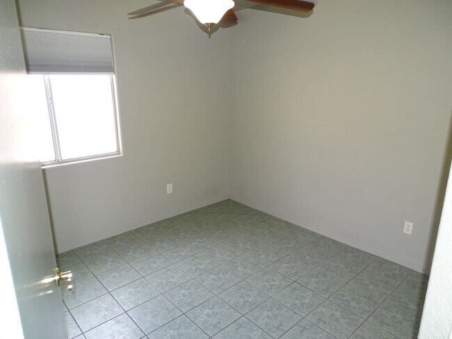 Building Photo - 3 Bedroom Single Story Northwest Vegas Home