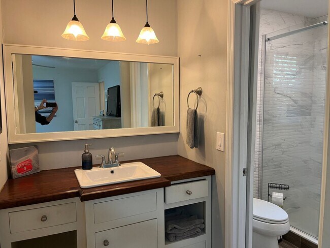 Building Photo - 3 Bedroom 2 Bath Furnished House in Harborgate Shores - Mt Pleasant