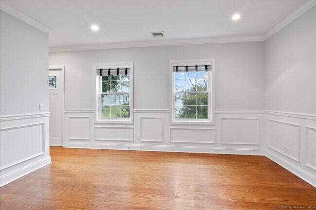 Building Photo - 46 Middlebury St