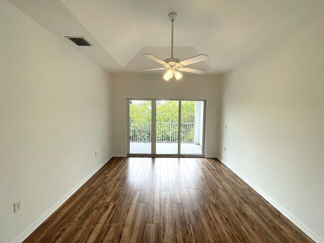 Building Photo - 1867 S Dovetail Dr