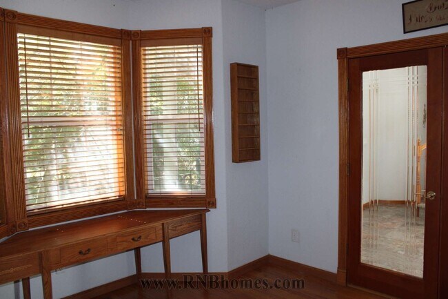 Building Photo - 677 Hoppe Ln