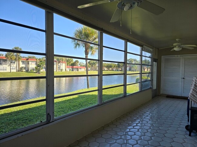 Building Photo - 121 Lake Gloria Dr