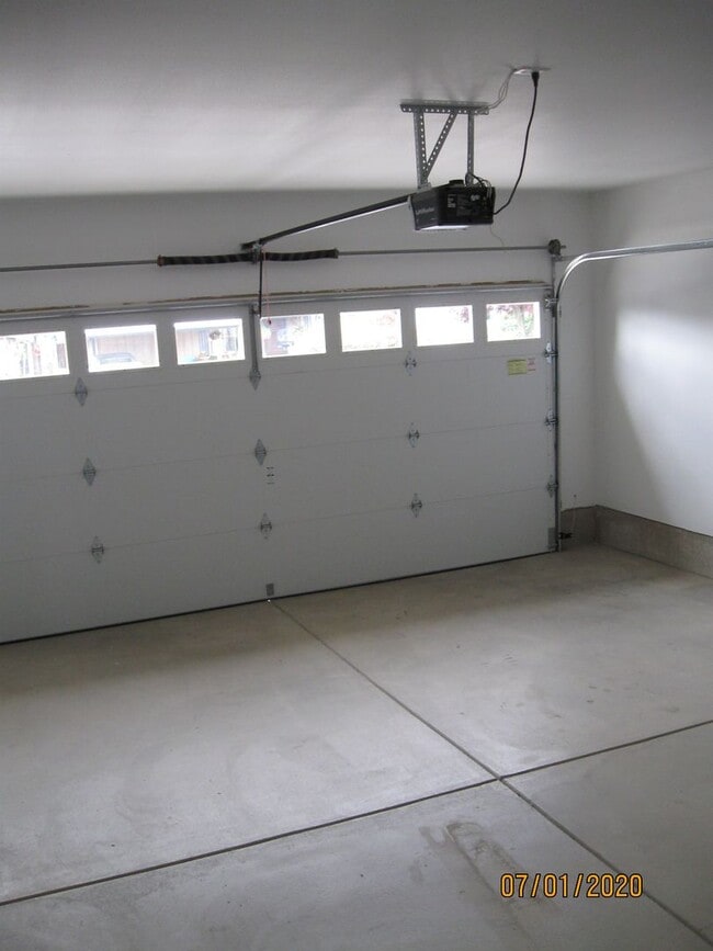 Building Photo - Must See 3 Bedroom with Fenced Yard!