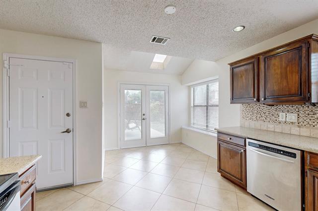 Building Photo - 719 Woodlake Dr