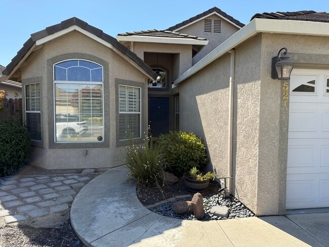 Building Photo - 4-bedroom Single Story home in Ripon!