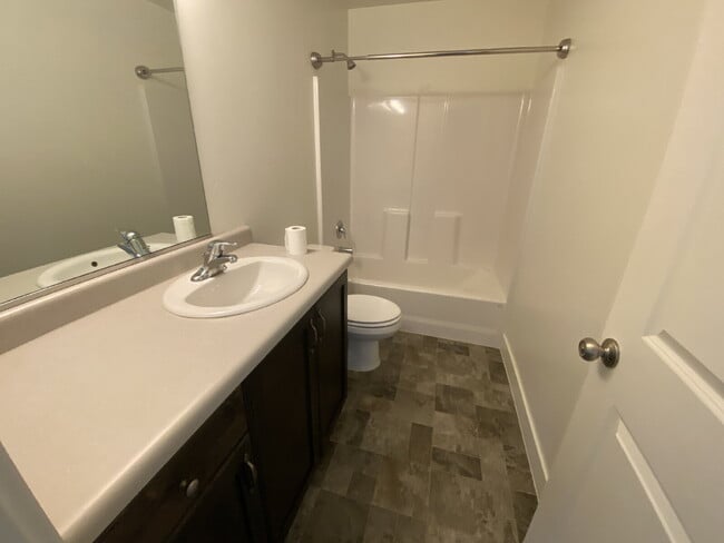 Building Photo - "Spacious 4-Bedroom Townhouse Retreat on S...