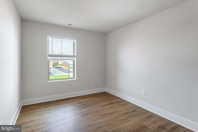 Building Photo - 214 MATILDA