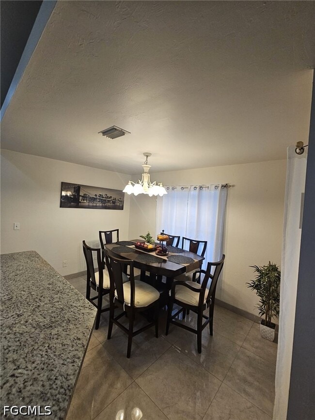 Building Photo - 918 NE 13th St