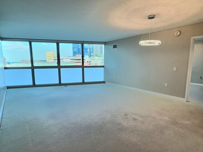 Building Photo - Luxurious One-Year Rental in the Heart of Kaka‘ako – with  Resort Amenities