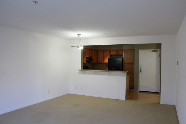 Building Photo - 39206 Guardino Dr