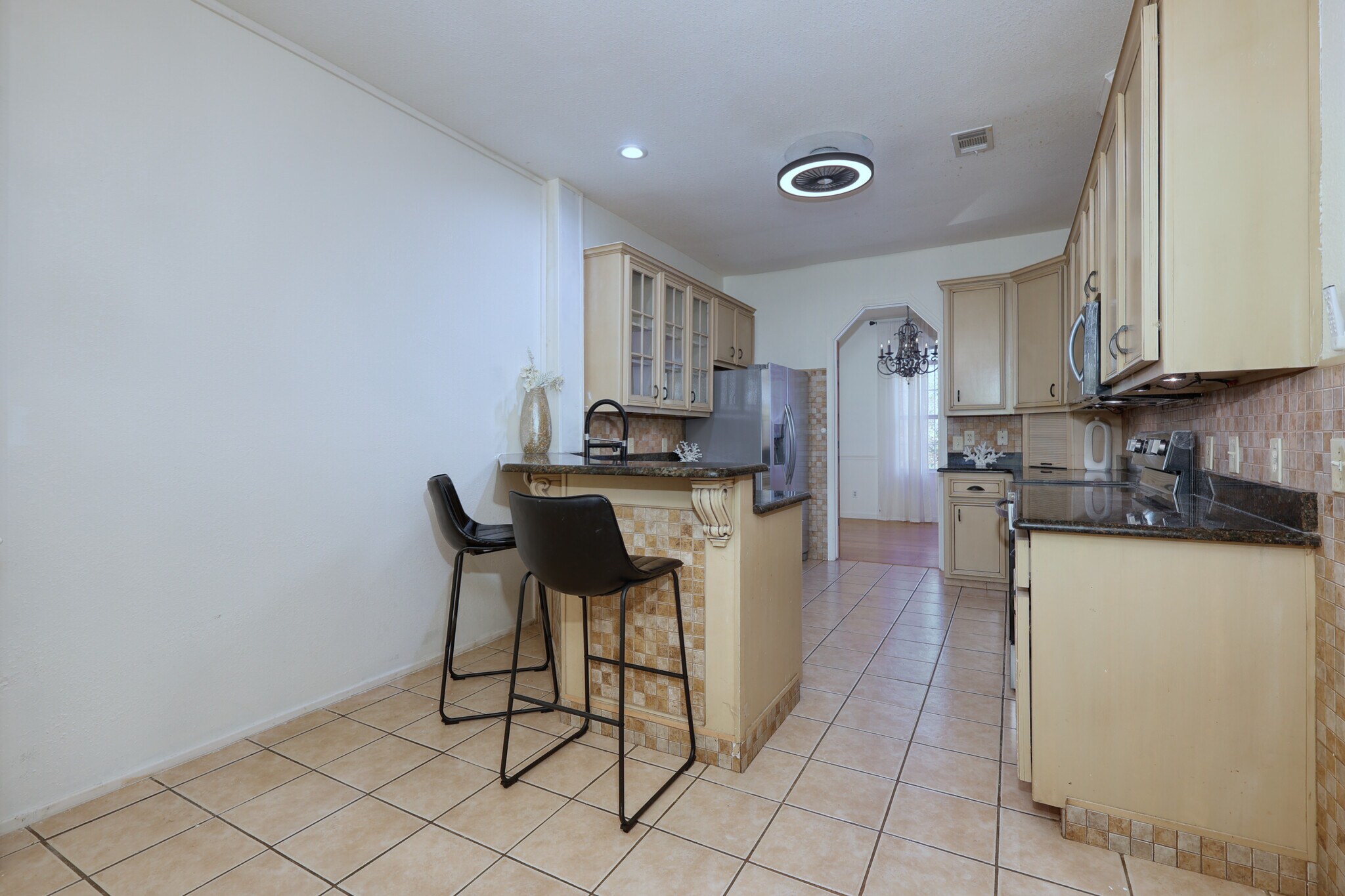 Building Photo - 1335 Maplebrook Dr