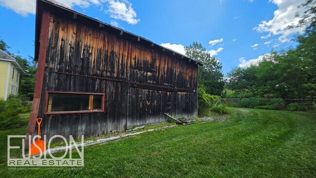Building Photo - 928 Mt Philo Rd