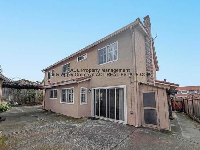 Building Photo - 4 Bedroom Home in Hayward Heights | Hayward Hills | Spacious Layout | Quiet Neighborhood