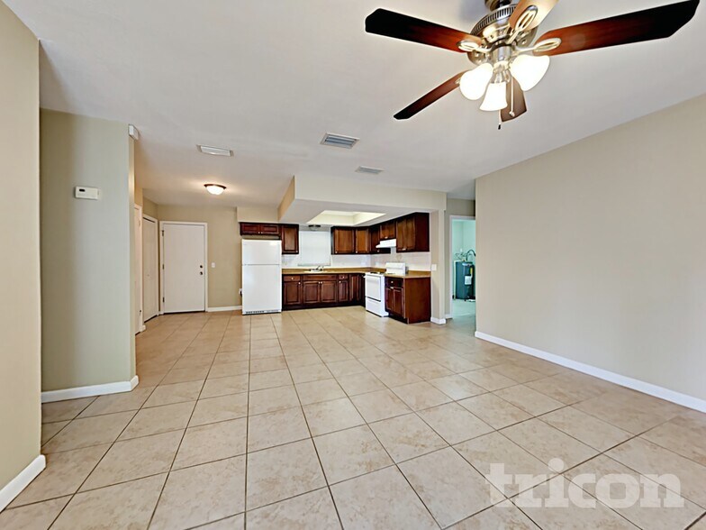 Building Photo - 1218 Windsor Cir