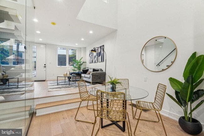 Building Photo - 1106 N Bodine St