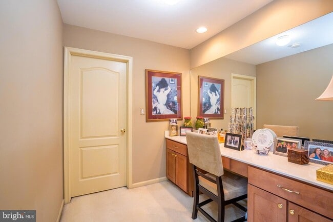 Building Photo - 19 Meadowlark Dr