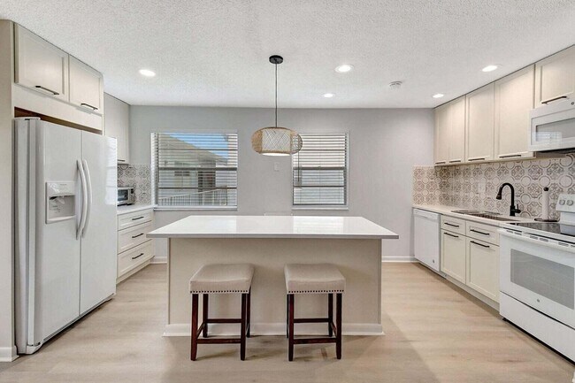 Building Photo - 74 Normandy Ln