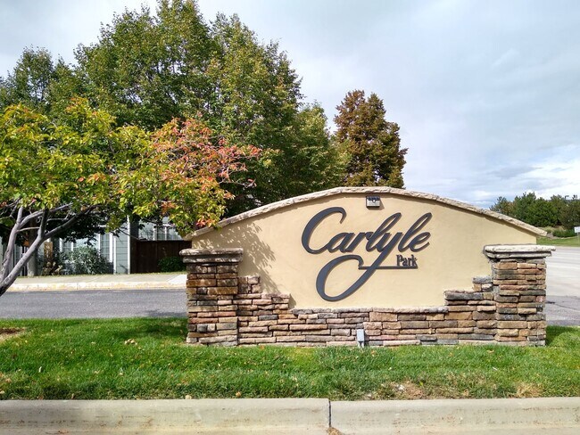 Building Photo - Stunning Highlands Ranch Townhome