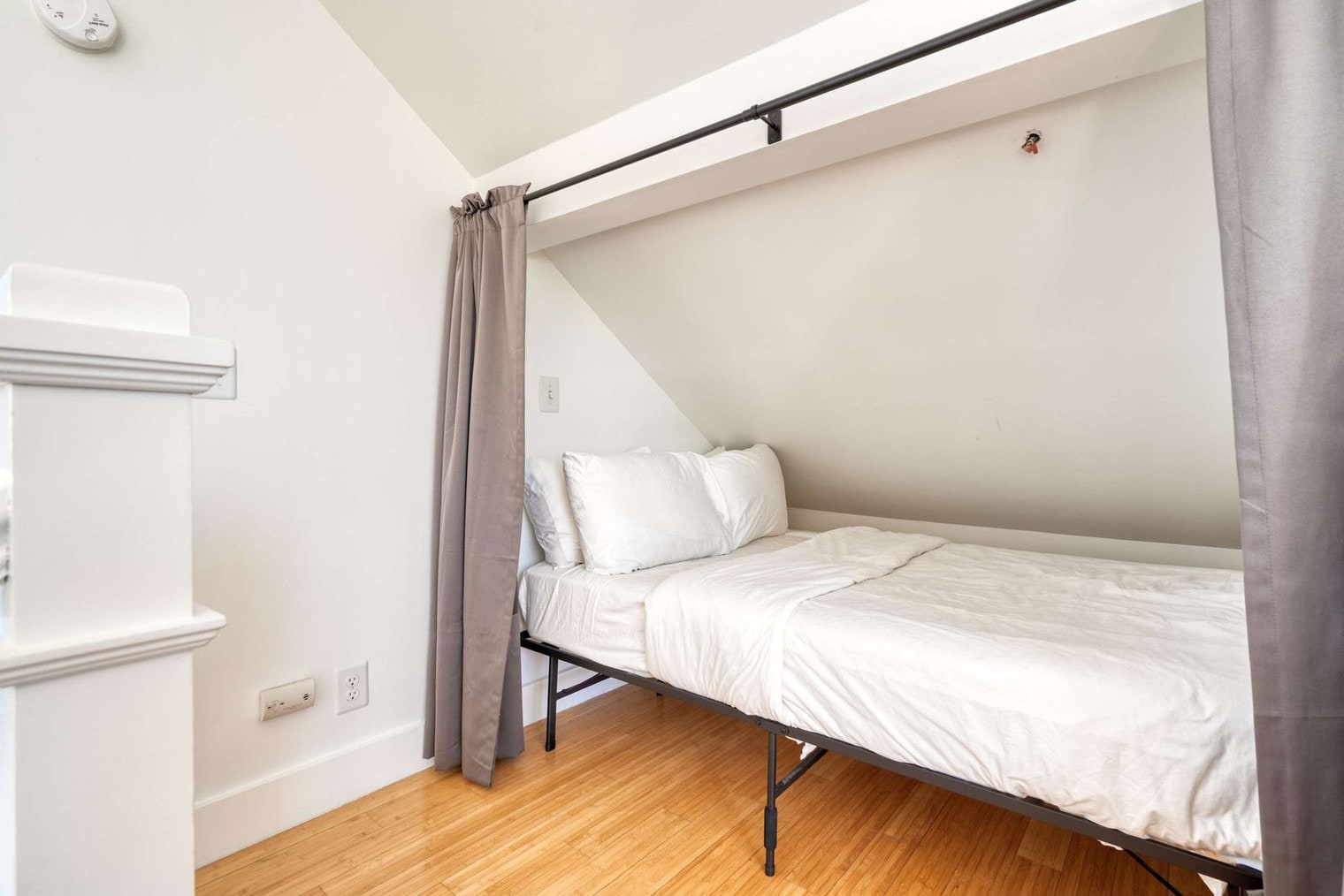 Building Photo - 915 SE 29th Ave