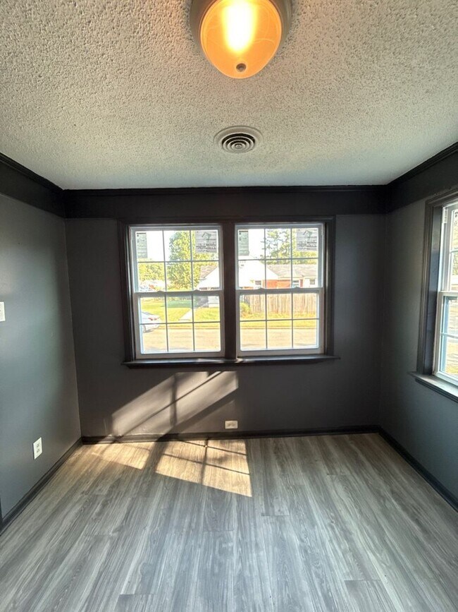 Building Photo - Fully Renovated 3BR Home in East Memphis – Section 8 Welcome