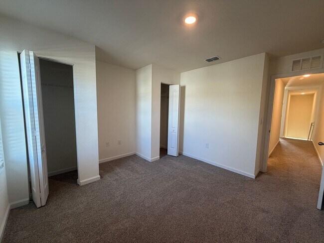 Building Photo - 3/2.5 Townhome in Bridgewater Community