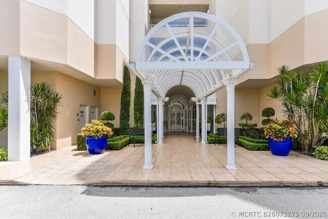 Building Photo - 176 Helios Dr