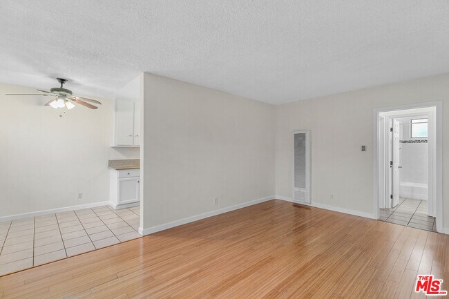 Building Photo - 2637 S Centinela Ave