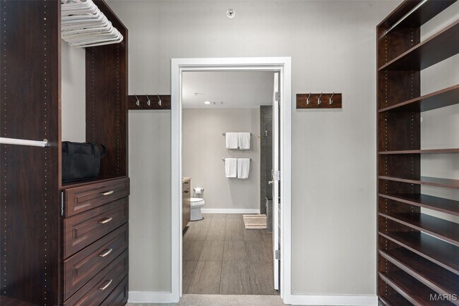 Building Photo - 4909 Laclede Ave