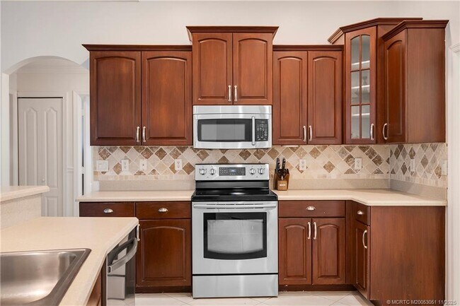 Building Photo - 4213 SW Utterback St