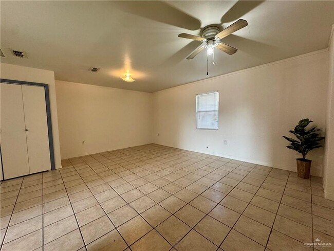 Building Photo - 404 S 20th Ave