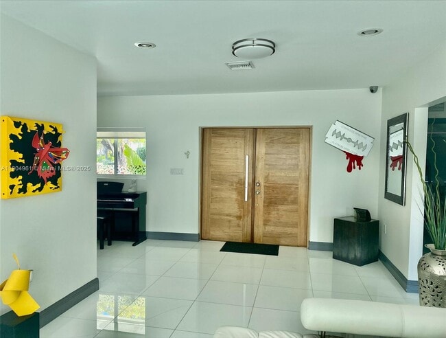 Building Photo - 12388 N Bayshore Dr