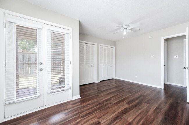 Building Photo - 1922 Arcadia Dr