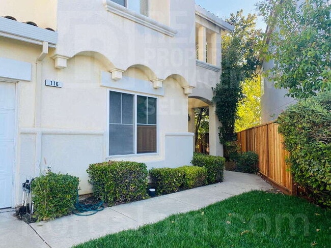 Building Photo - 116 Burgundy Ct